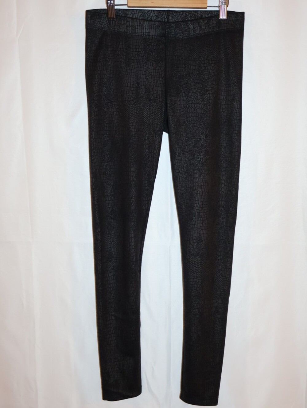 Gianni Bini Black/Charcoal Textured Faux Reptile Print High Rise Leggings.